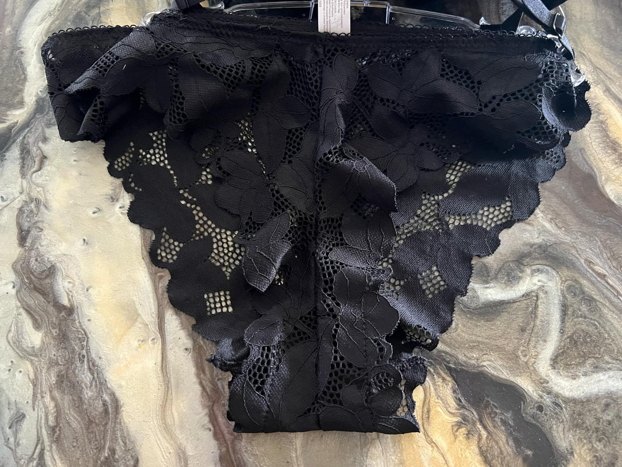 BLACK BRA AND PANTY SETSET SIZE XL