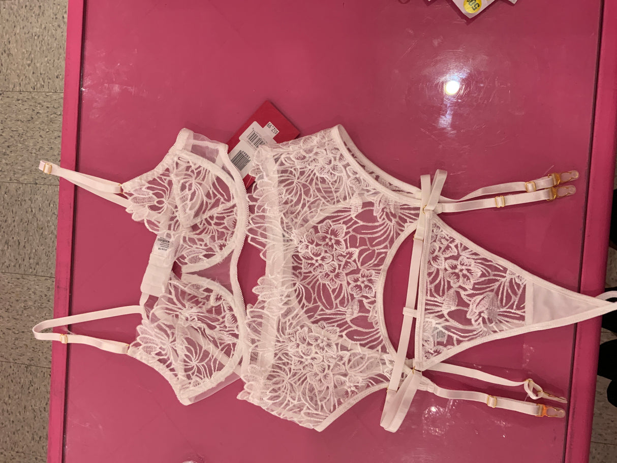 Simply Seductive white lace w/ gold accent 3pc set L